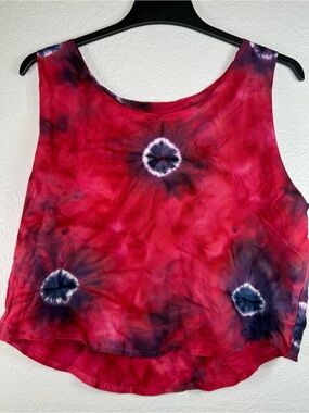 Women’s sleeveless tie-dye crop top Size M lightweight flared high-low hem Boho